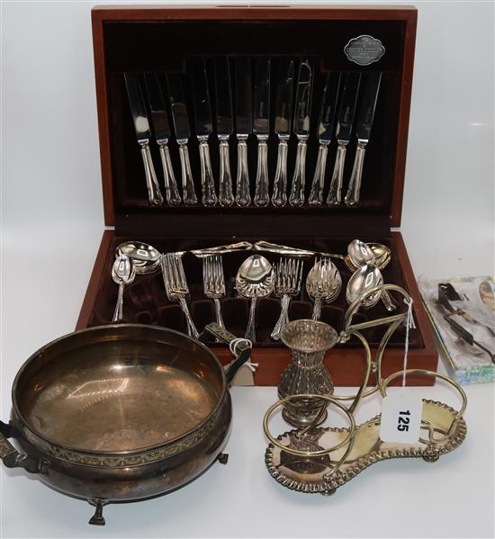 Cooper Ludlam canteen of silver-plated cutlery (6-piece) and a small quantity of plated wares(-)
